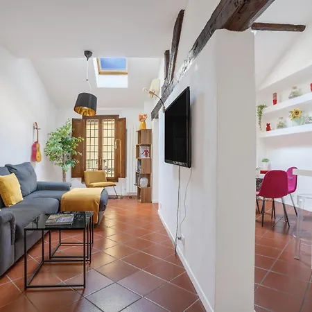 Bright Design House In The Heart Of Apartment Bologna