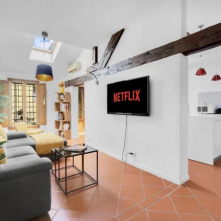 Bright Design House In The Heart Of Apartment *